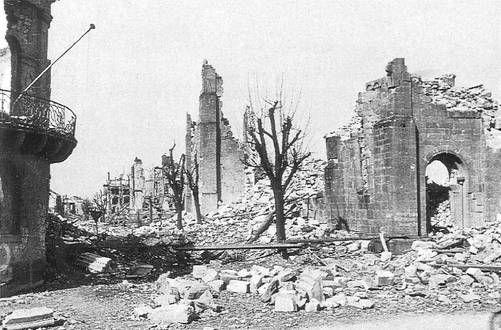 Trümmer der Ludwigskirche nach dem Bombenangriff im November 1944